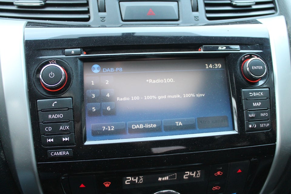 Nissan Navara 2,3 dCi 190 Db.Kab Tekna aut. 4d