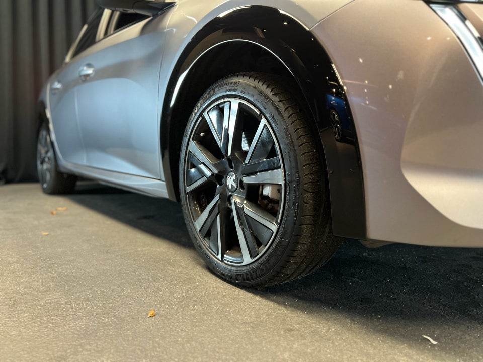 Peugeot e-208 50 GT 5d