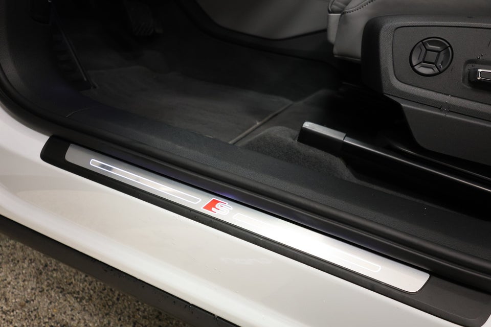 Audi e-tron 55 S-line quattro 5d