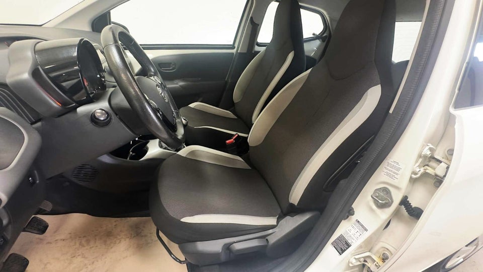 Toyota Aygo 1,0 VVT-i x-touch 5d