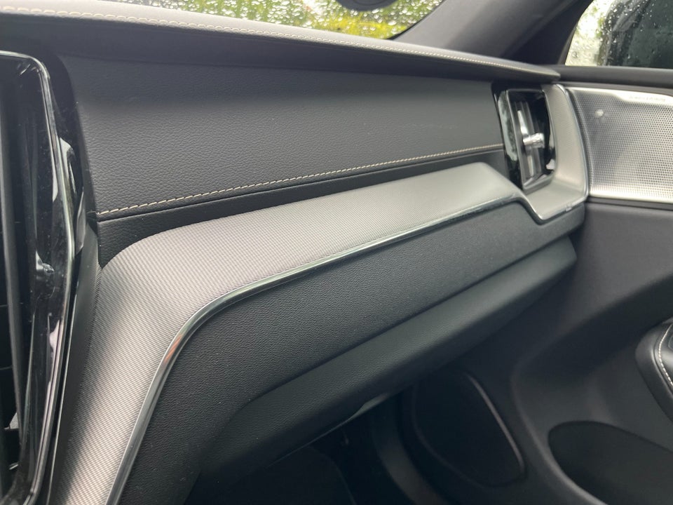 Volvo XC60 2,0 T8 ReCharge R-Design aut. AWD 5d