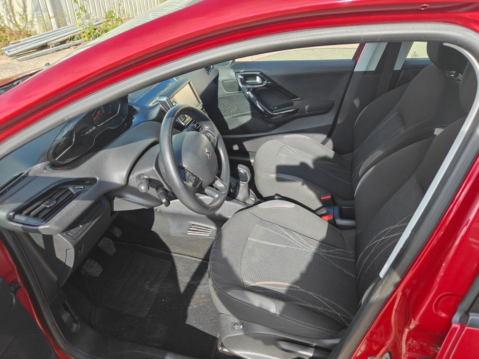 Peugeot 208 1,2 VTi Urban 5d