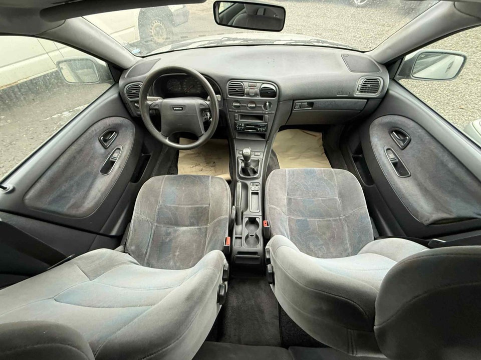 Volvo S40 1,8  4d