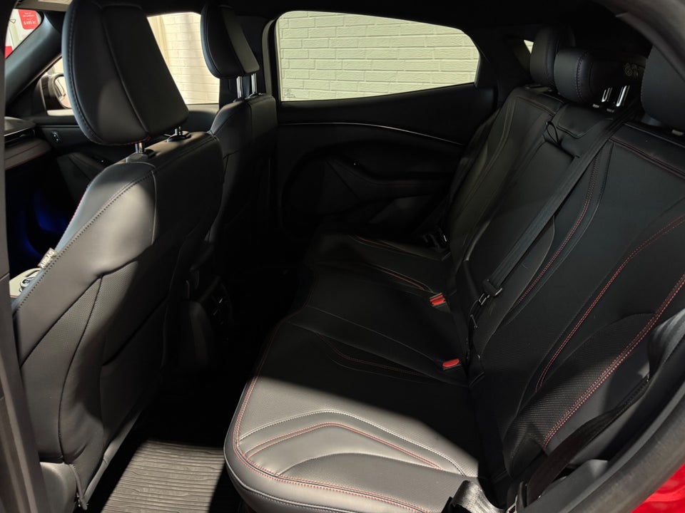 Ford Mustang Mach-E 88 Extended Range AWD 5d