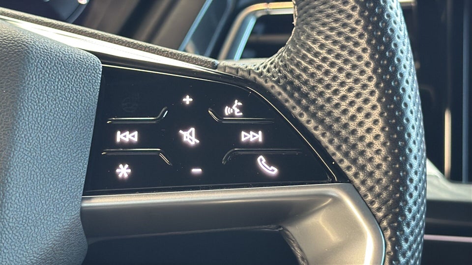 Audi Q4 e-tron 40 S-line 5d
