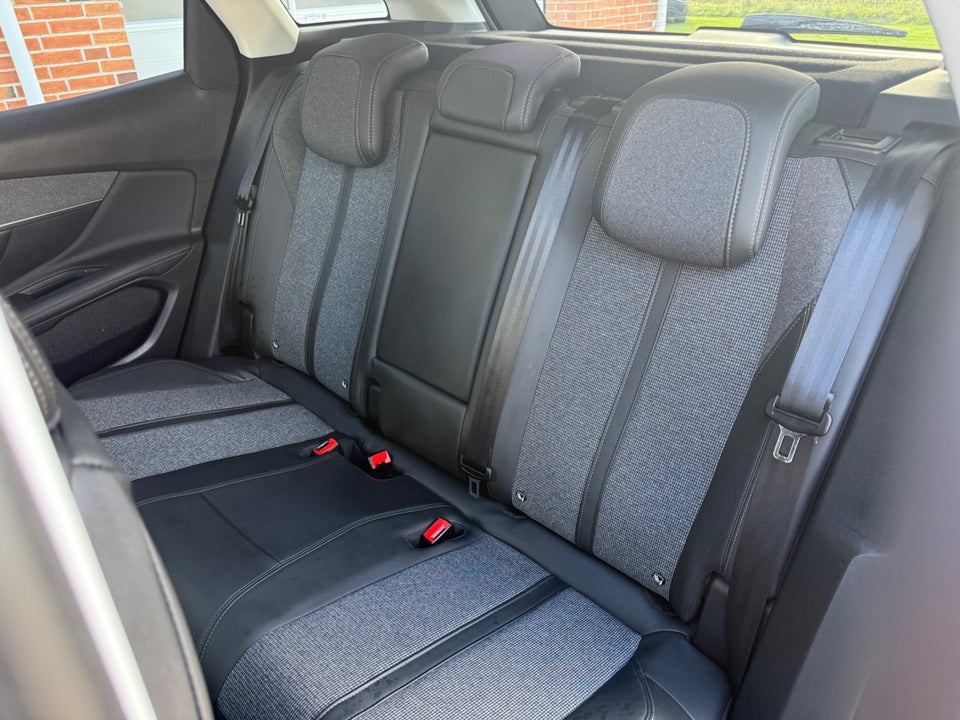 Peugeot 3008 1,6 Hybrid Allure Limited EAT8 5d