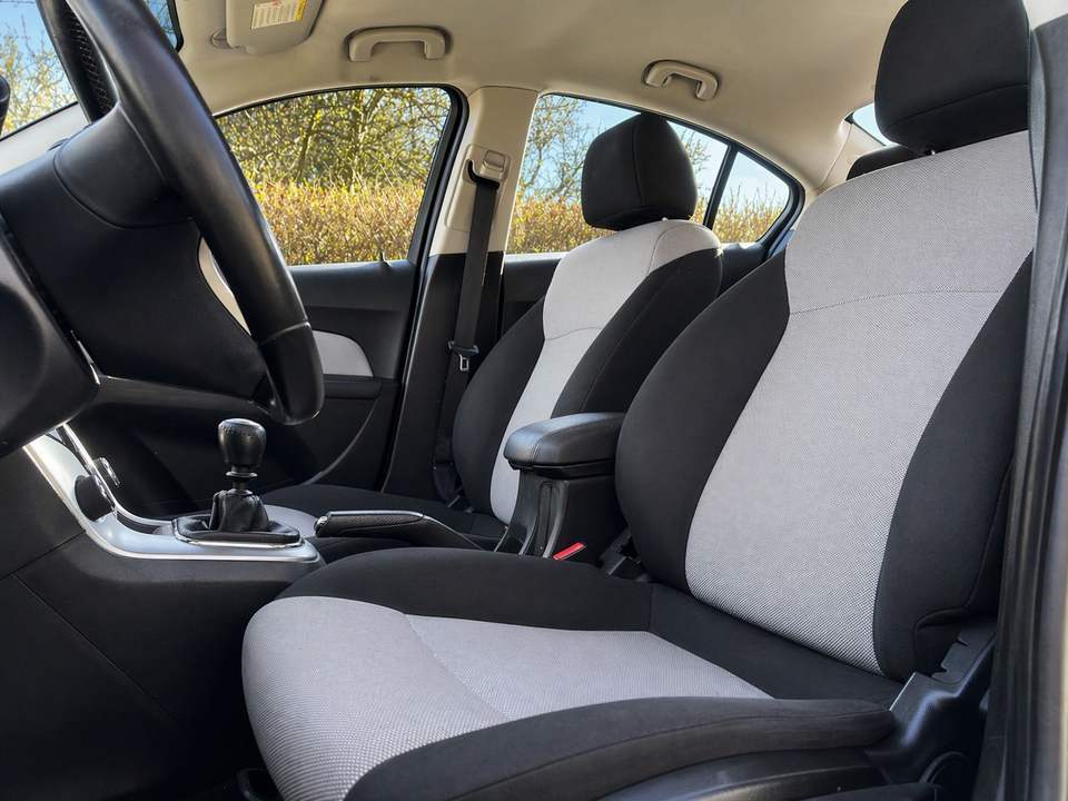 Chevrolet Cruze 1,8 LS 4d