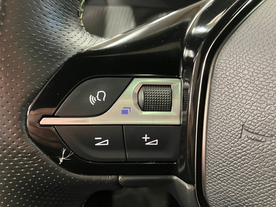 Peugeot e-2008 50 GT 5d