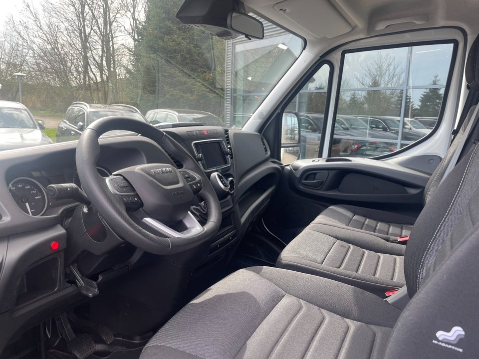 Iveco Daily 3,0 35S18 4100mm Box m/lift AG8