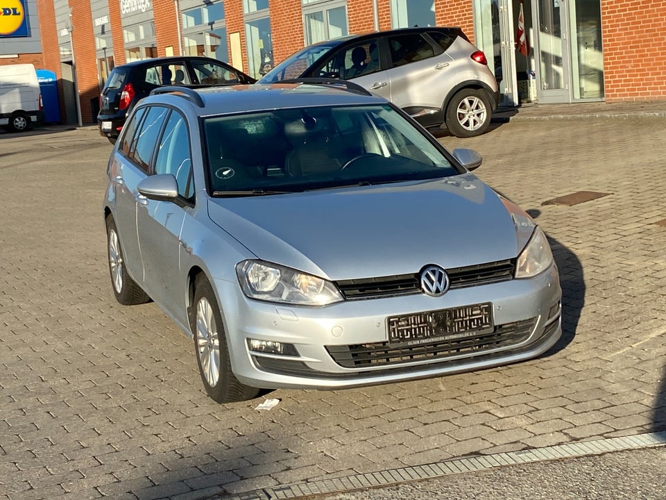 VW Golf VII 1,6 TDi 105 Cup Variant BMT 5d