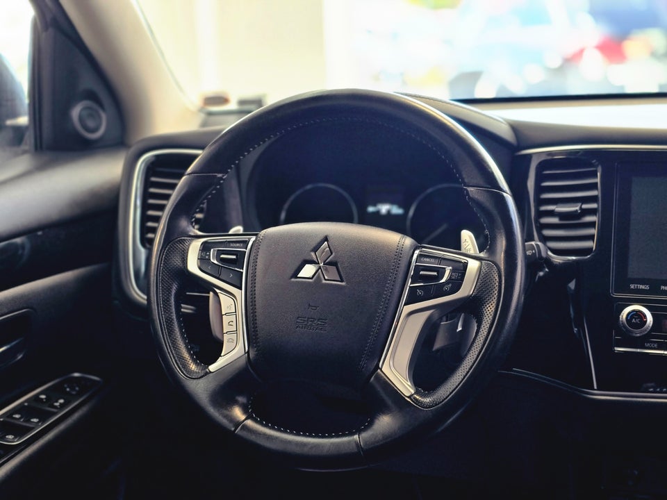 Mitsubishi Outlander 2,4 PHEV Inform+ CVT 4WD 5d