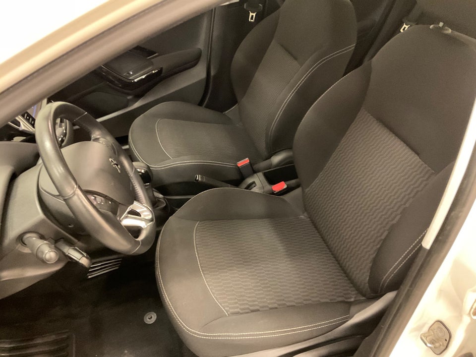 Peugeot 208 1,2 VTi 82 Active 5d