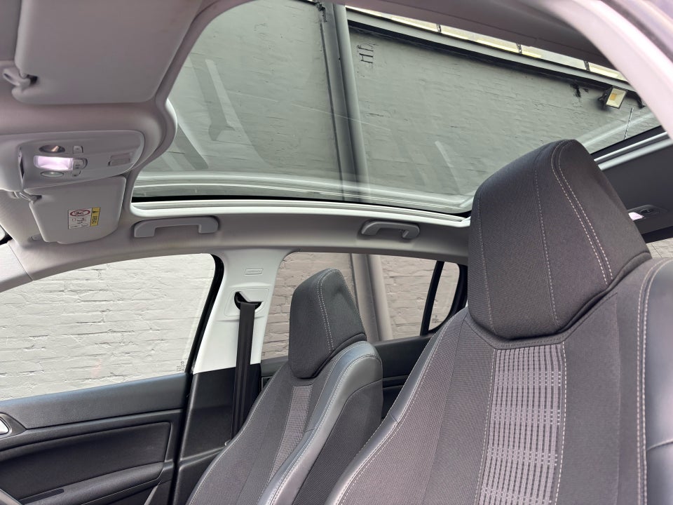 Peugeot 308 1,6 BlueHDi 120 Allure+ Sky 5d