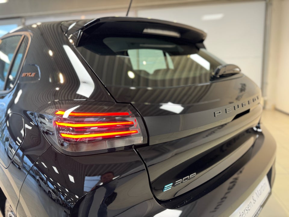 Peugeot e-208 50 Style 5d
