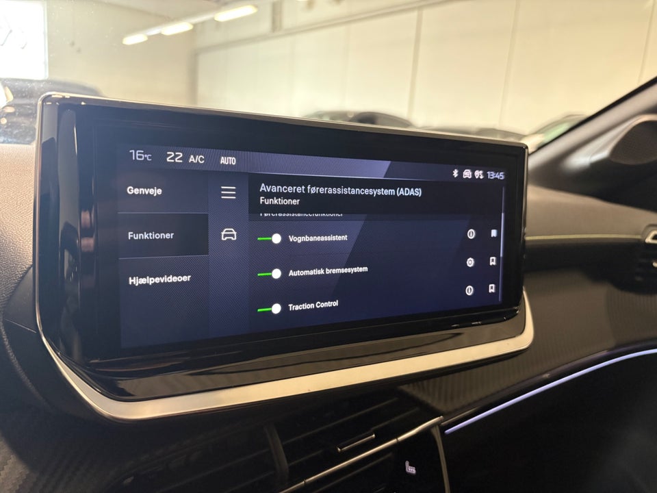 Peugeot e-208 54 GT 5d