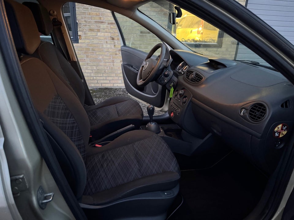 Renault Clio III 1,2 16V Authentique BeatUp aut. 5d