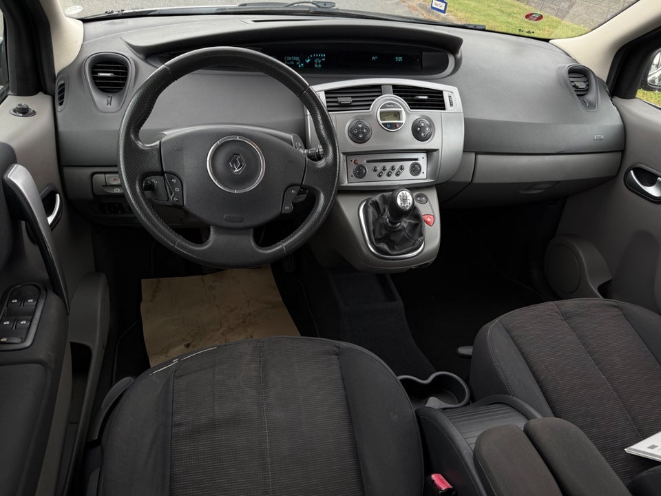 Renault Grand Scenic II 2,0 Dynamique 5d