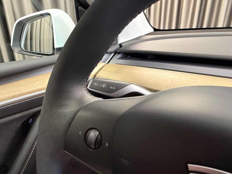 Tesla Model Y RWD 5d