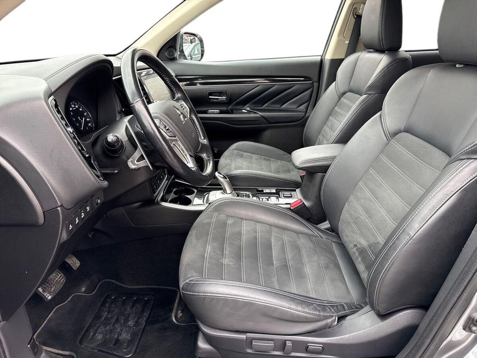 Mitsubishi Outlander 2,4 PHEV Intense CVT 4WD 5d