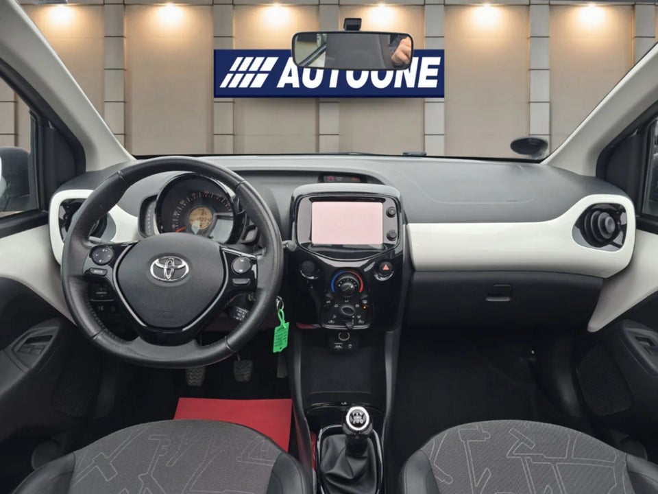 Toyota Aygo 1,0 VVT-i x-wave Sky 5d
