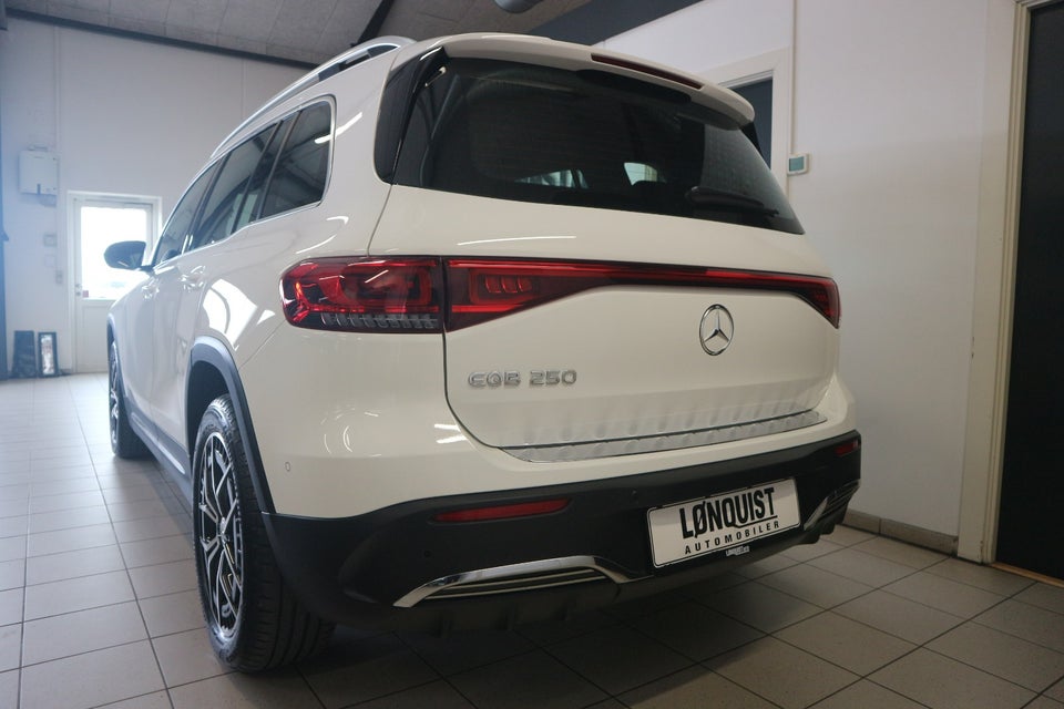 Mercedes EQB250 AMG Line 5d