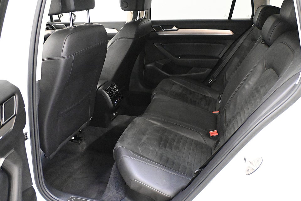 VW Passat 2,0 TSi 220 Highline Variant DSG 5d