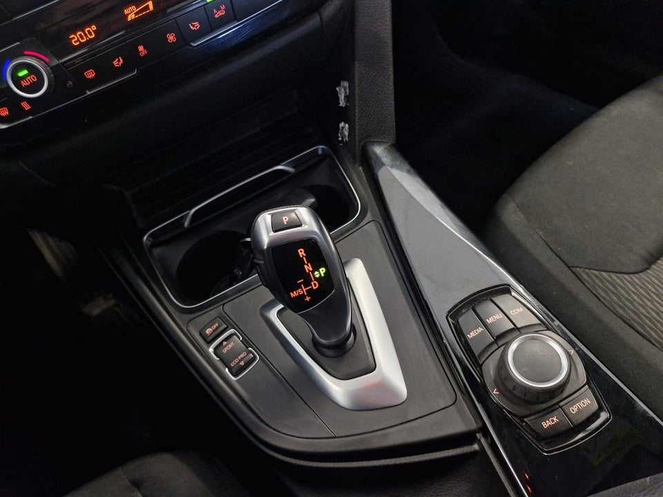 BMW 320i 2,0 Advantage aut. 4d