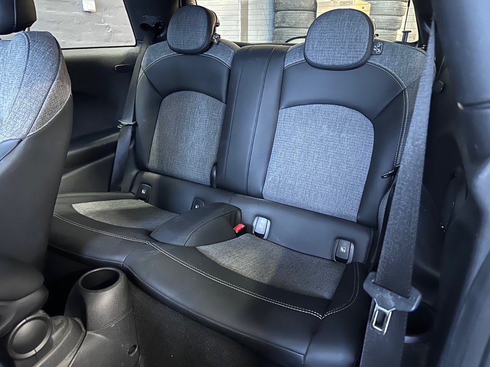 MINI Cooper SE Essential 3d