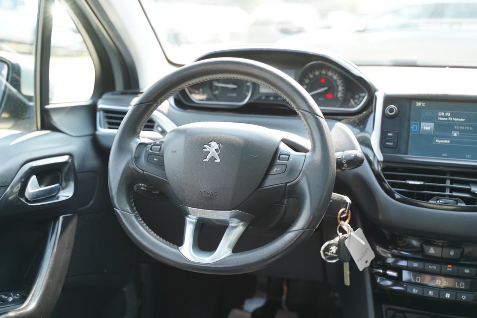 Peugeot 208 1,2 VTi 82 Supreme Sky 5d