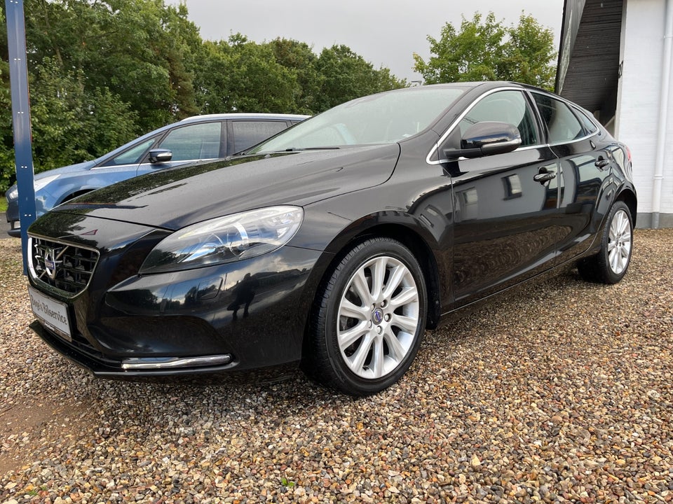 Volvo V40 2,0 T2 122 Momentum 5d