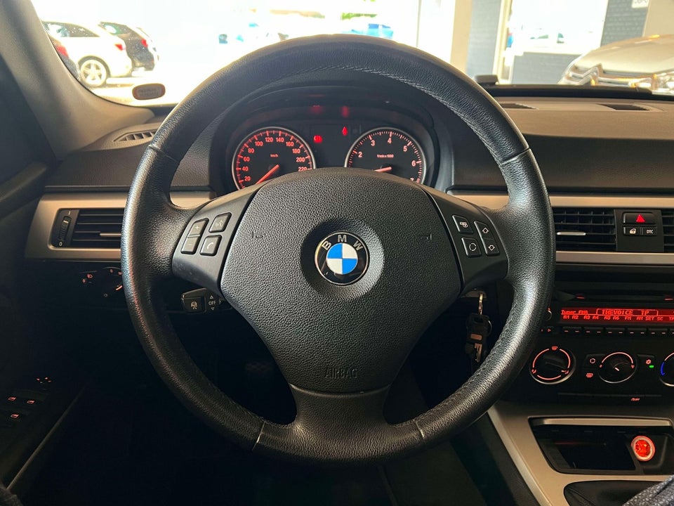 BMW 320i 2,0 Touring 5d