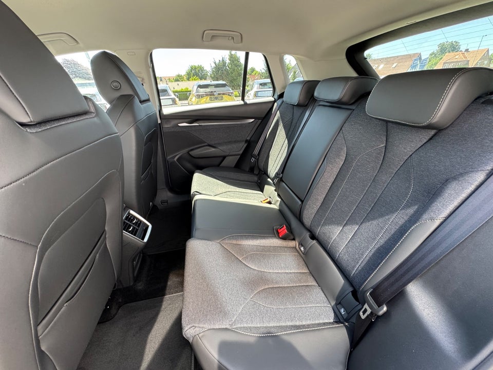 Skoda Elroq 60 iV Loft 5d