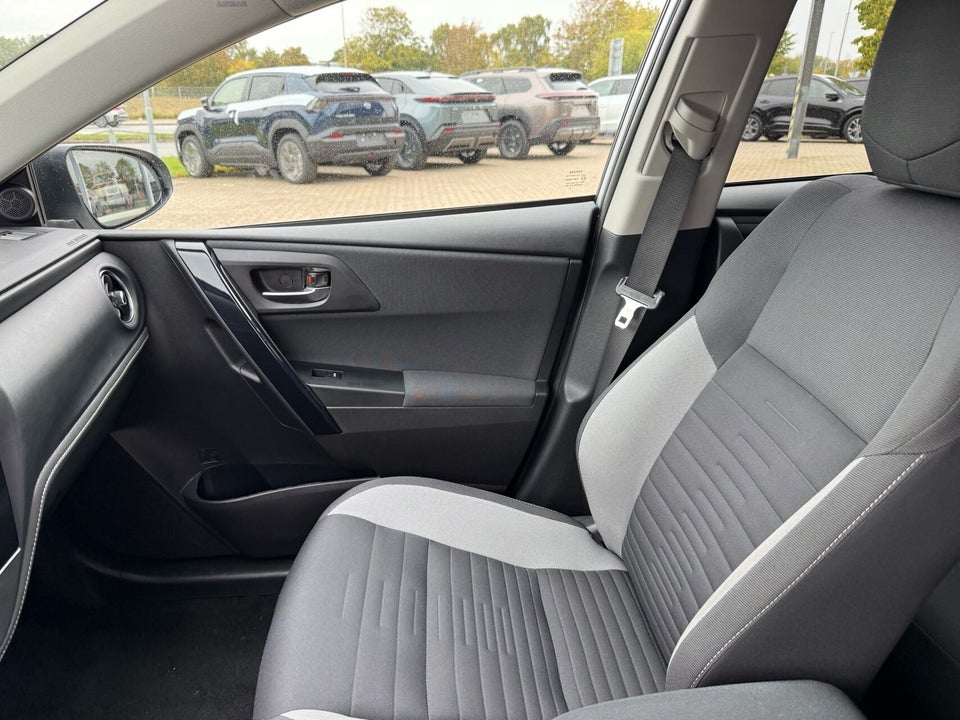 Toyota Auris 1,8 Hybrid H2 Comfort CVT 5d