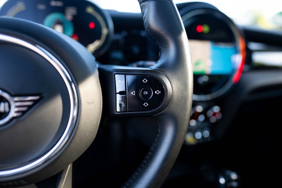 MINI Cooper SE Essential 3d