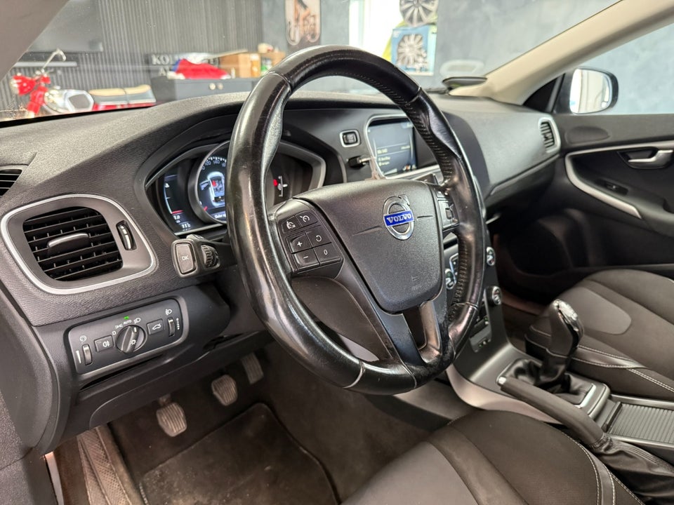 Volvo V40 1,6 D2 115 Kinetic Drive-E 5d