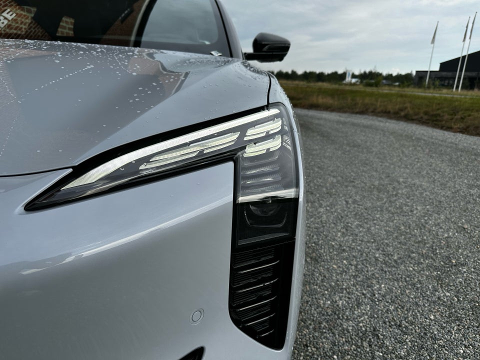 Hongqi EH7 111 Exclusive 4d