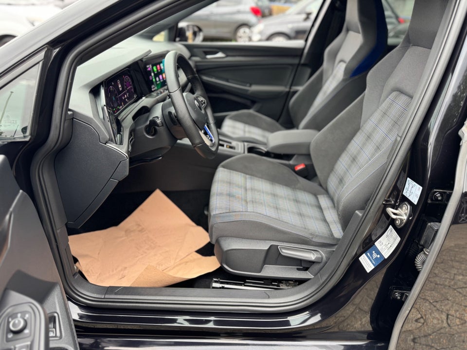 VW Golf VIII 1,4 GTE DSG 5d