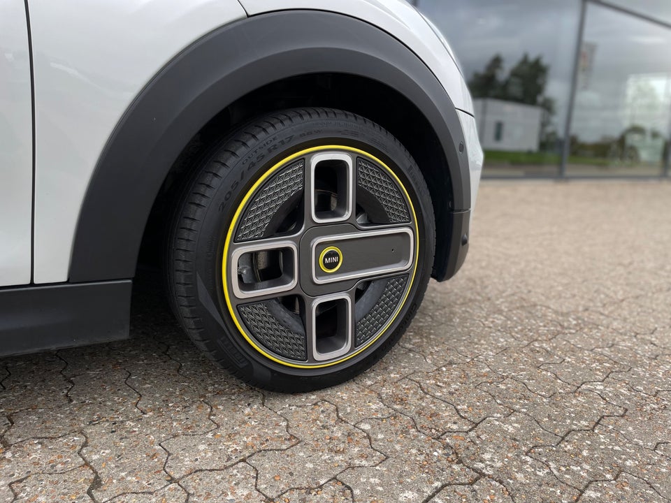 MINI Cooper SE Trim L 3d