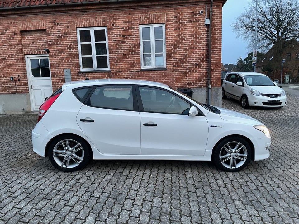 Hyundai i30 1,6 CRDi 90 Comfort Eco 5d