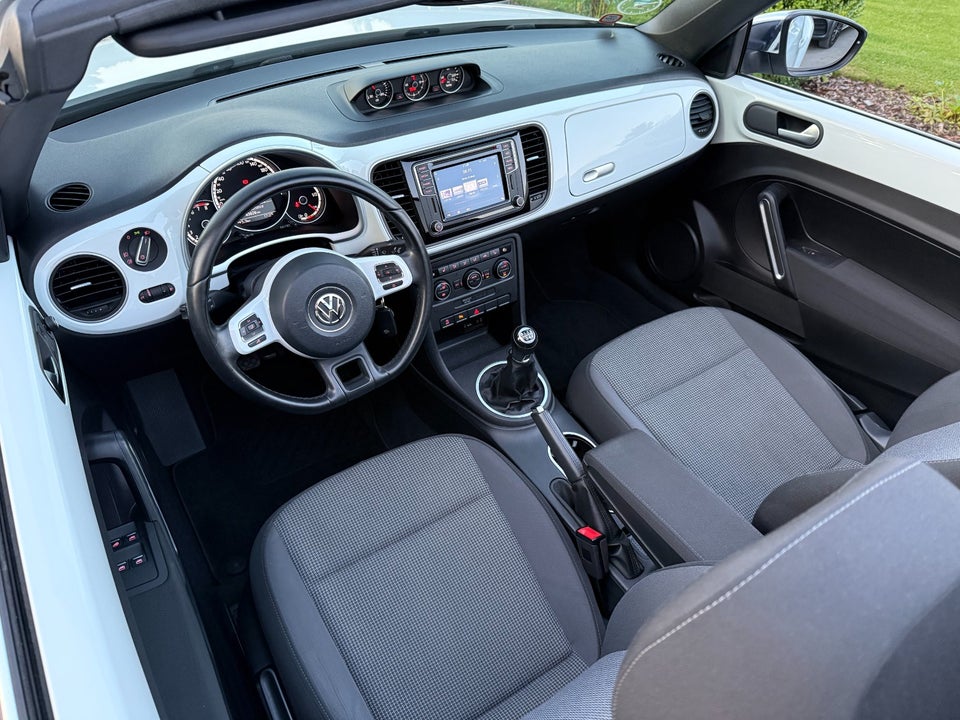 VW The Beetle 1,2 TSi 105 Design Cabriolet 2d