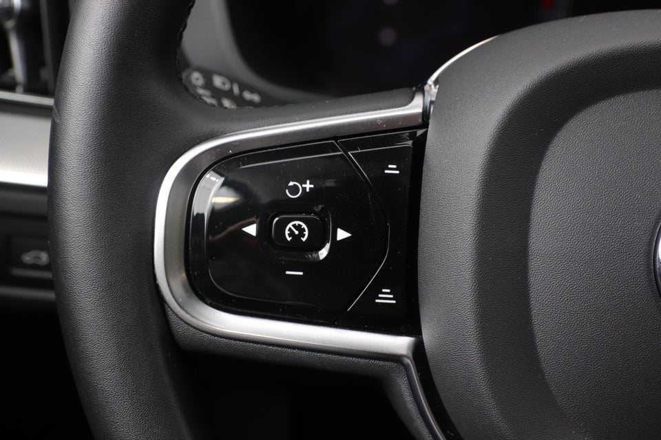 Volvo XC60 2,0 T6 ReCharge Plus Dark aut. AWD 5d