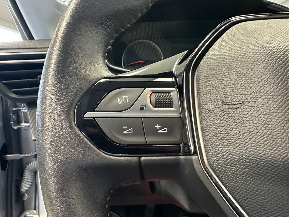 Peugeot 208 1,2 PureTech 100 Allure 5d