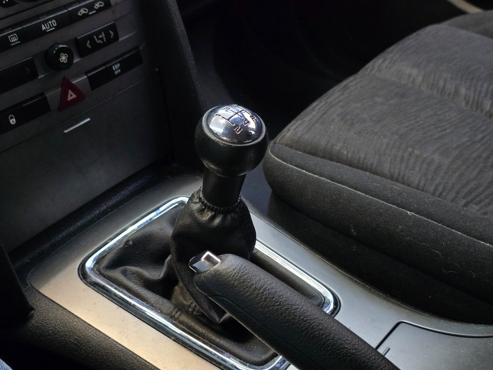 Peugeot 407 1,8 XR stc. 5d