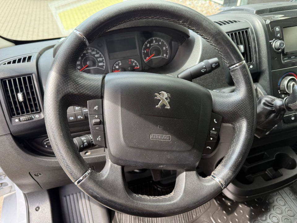 Peugeot Boxer 333 2,2 BlueHDi 140 L2H2 Premium