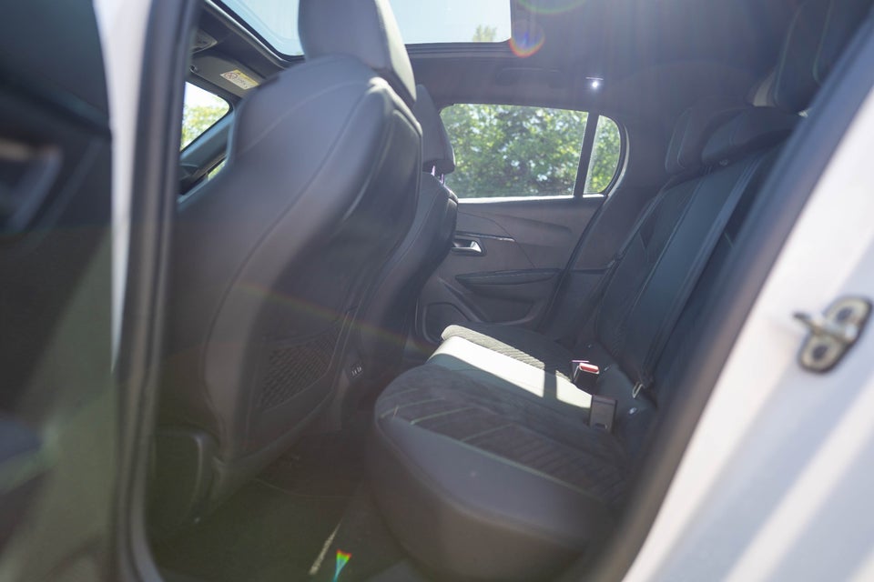 Peugeot e-208 50 GT Sky 5d