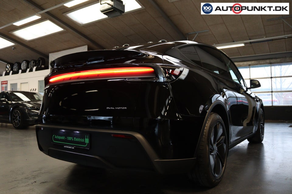 Tesla Model Y Long Range AWD 5d