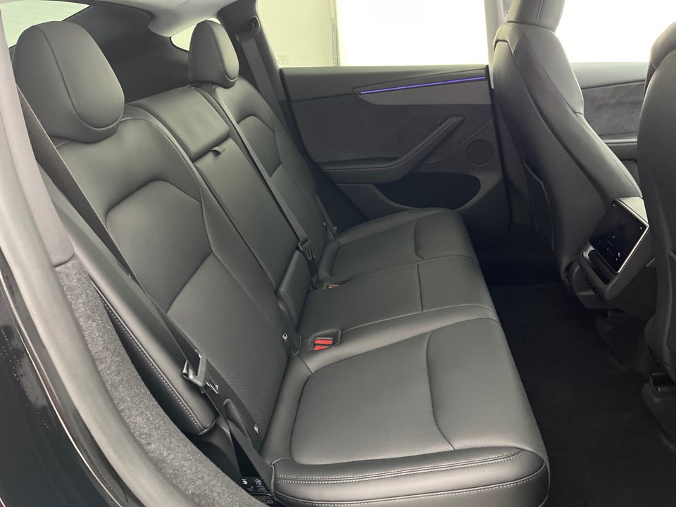 Tesla Model Y Launch Series Long Range AWD 5d