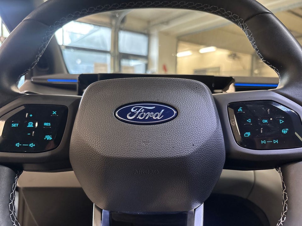 Ford Explorer 79 Premium Extended Range 5d