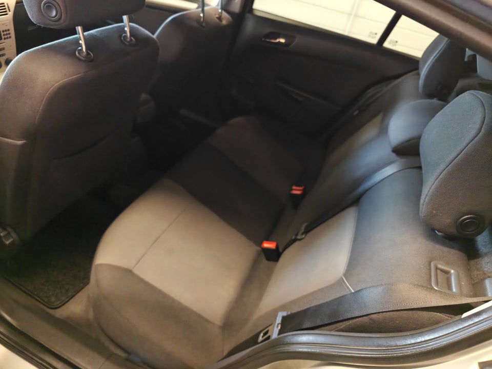 Opel Astra 1,4 16V Enjoy 5d