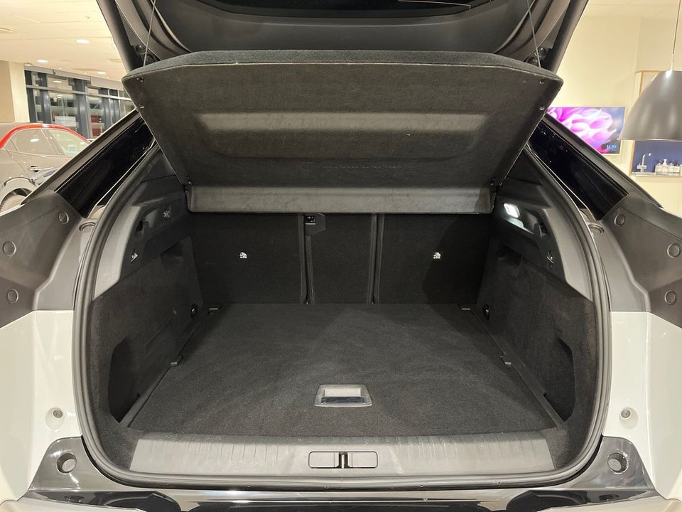 Peugeot e-3008 77 GT Pack 5d